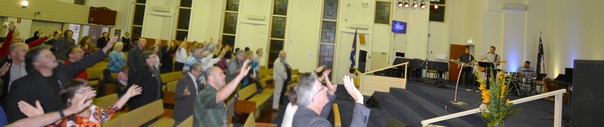 Worship at Parra Salvos