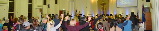 Worship at Parra Salvos